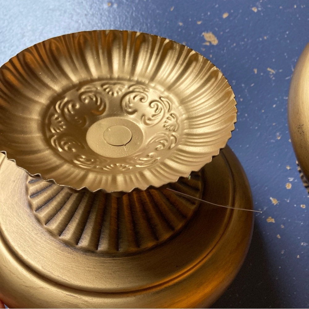 Elegant Gold Decorative Vases - Picture 5 of 7